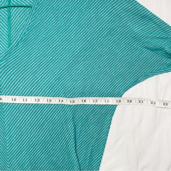 Beyond Yoga Teal Striped Workout Top 3/4 Length Sleeves Semi Sheer Size Medium - Picture 8 of 9